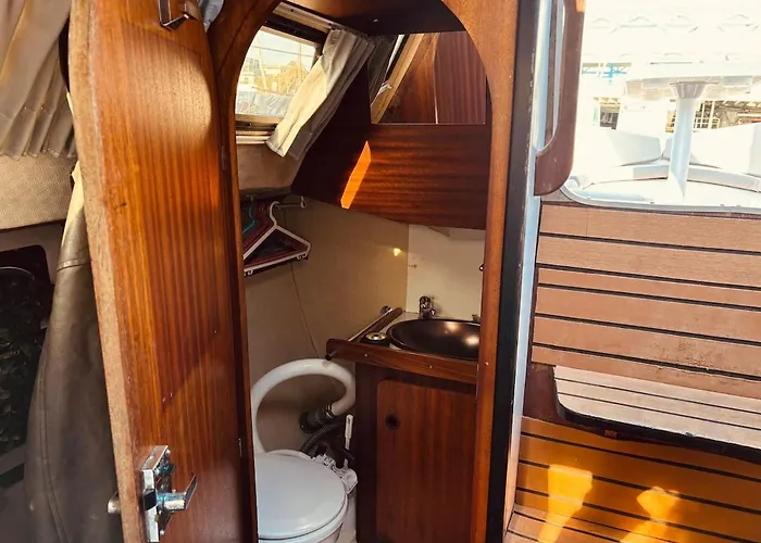 Deolinda Charming Boat At Oriente Marina