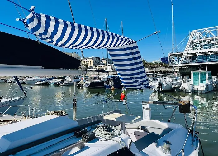Botel Deolinda Charming Boat At Oriente Marina Lissabon